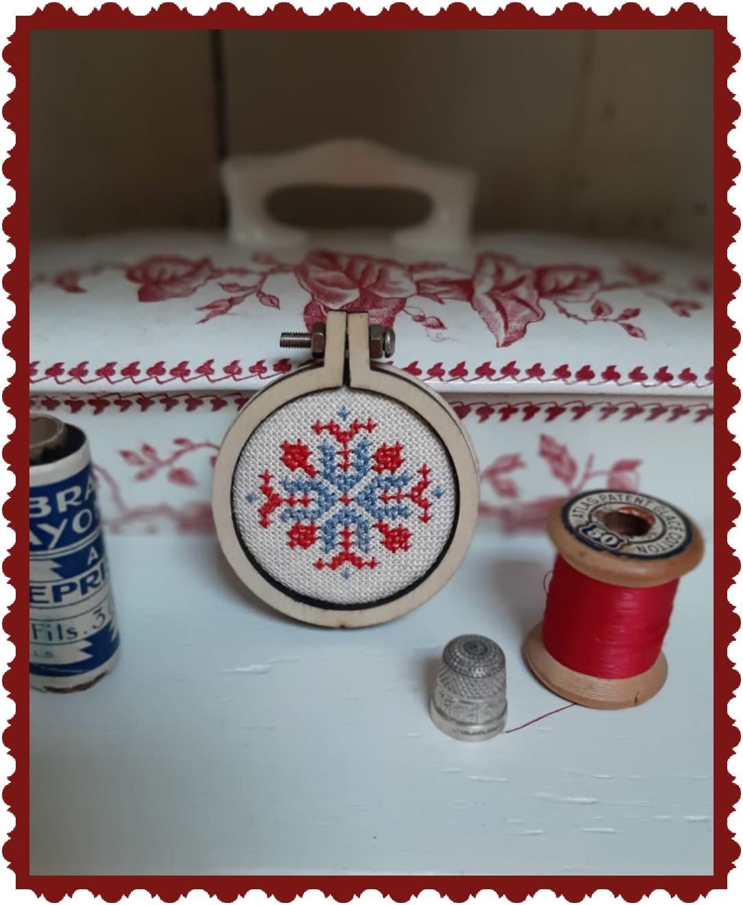 Borduurring mini  4 cm met schroef