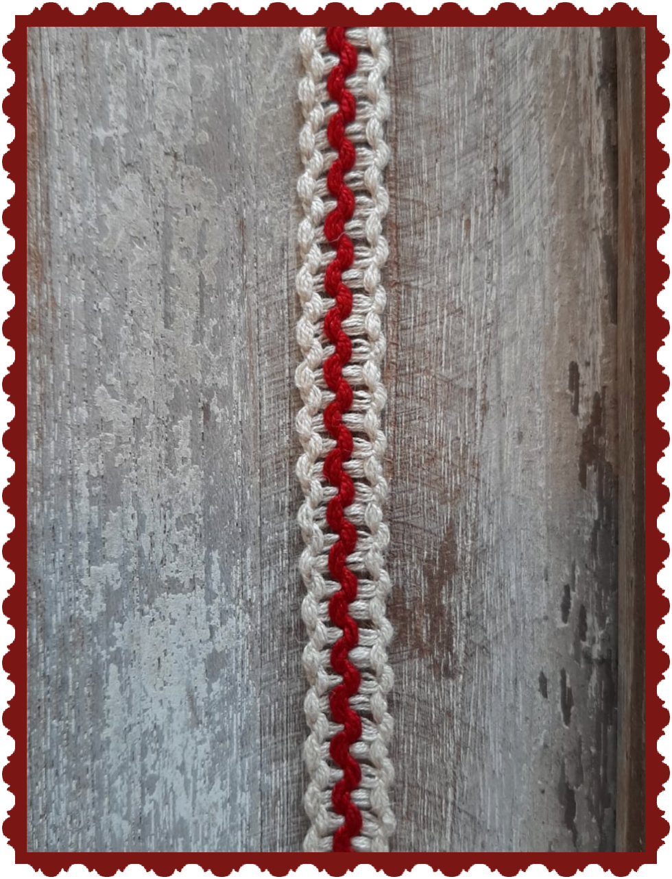 Bandje ecru met rood  middenrandje