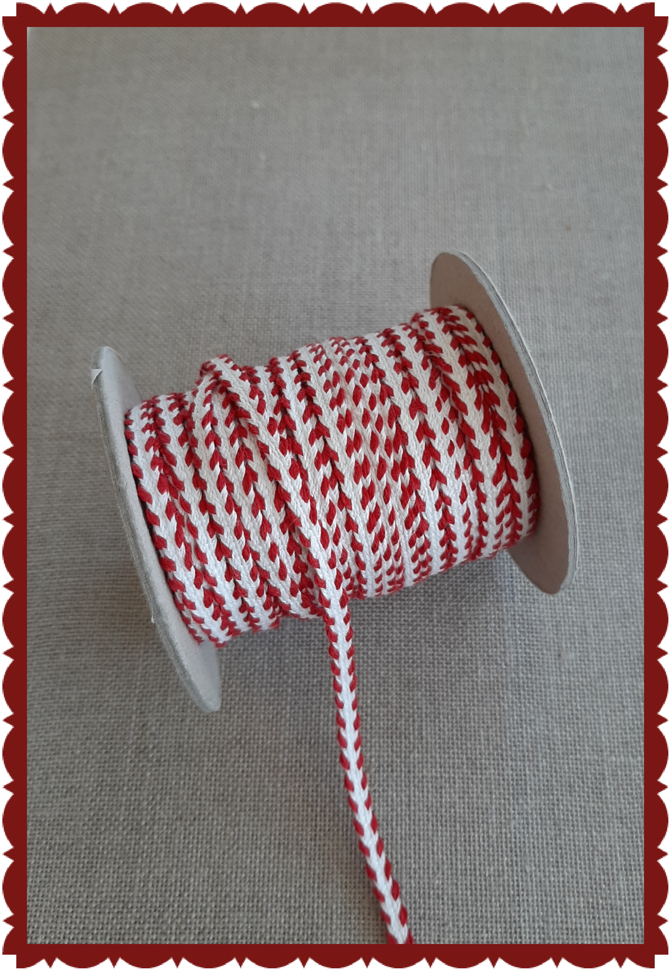 <tc>Linen Ribbon With Red Edge</tc>