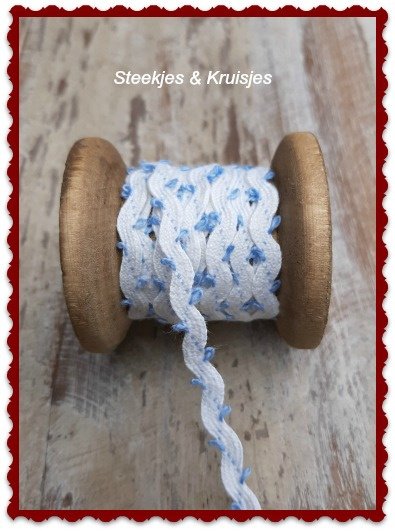 Ribbon Linen Zigzag With Small Red, Green or Blue Loop