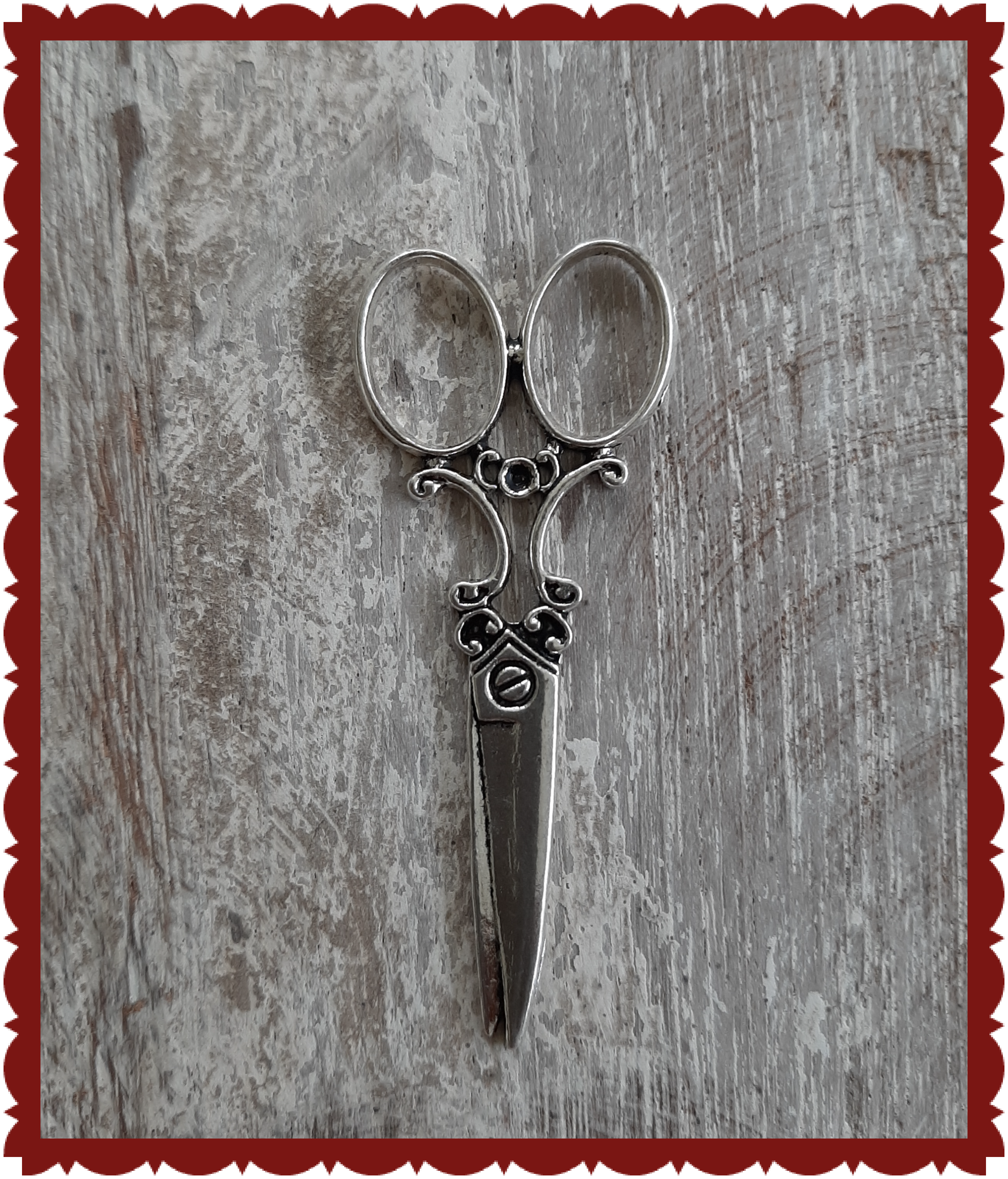 Large charm scissors silver color