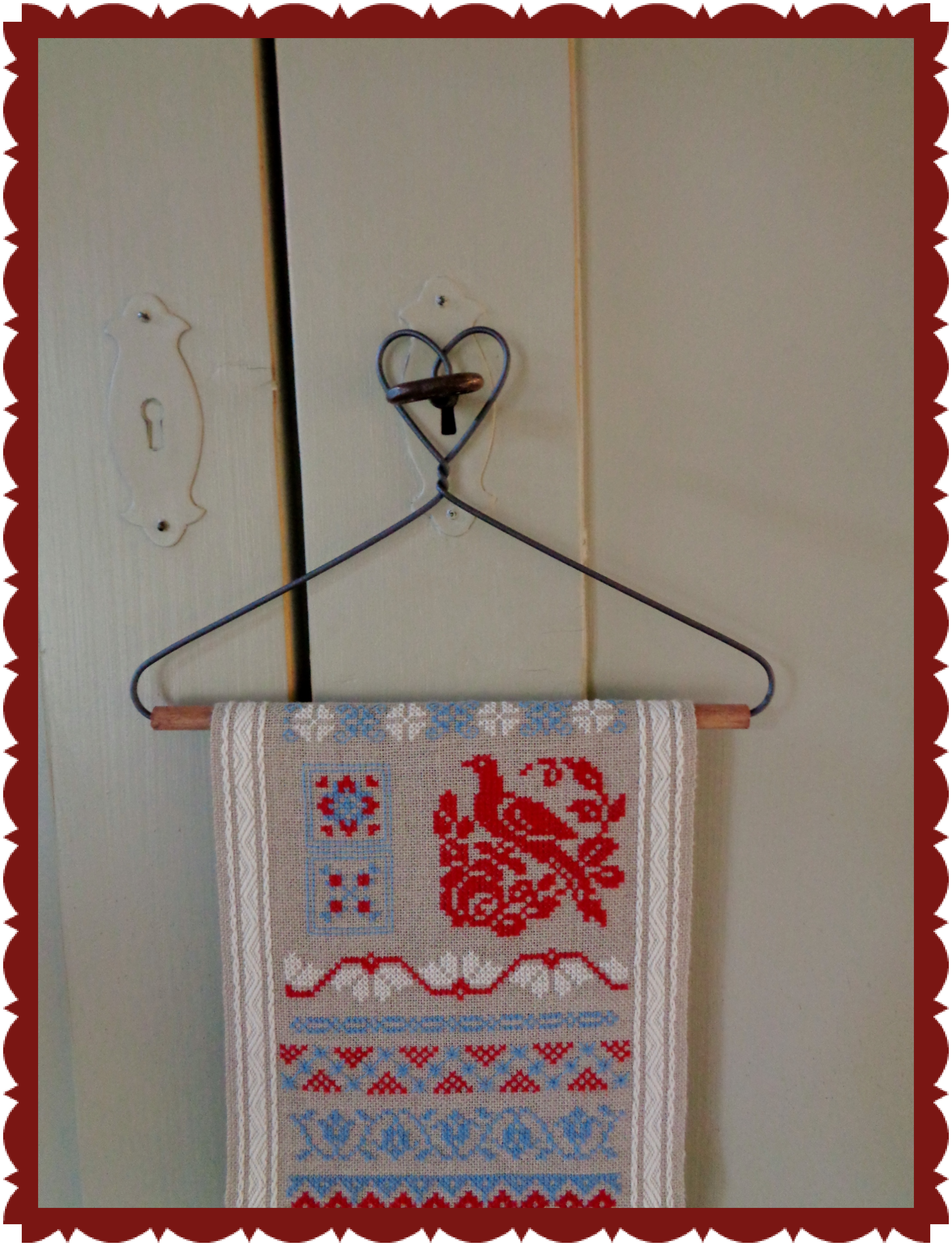 <tc>Cute heart-shaped hanging system for embroidery banding 170 mm wide.</tc>