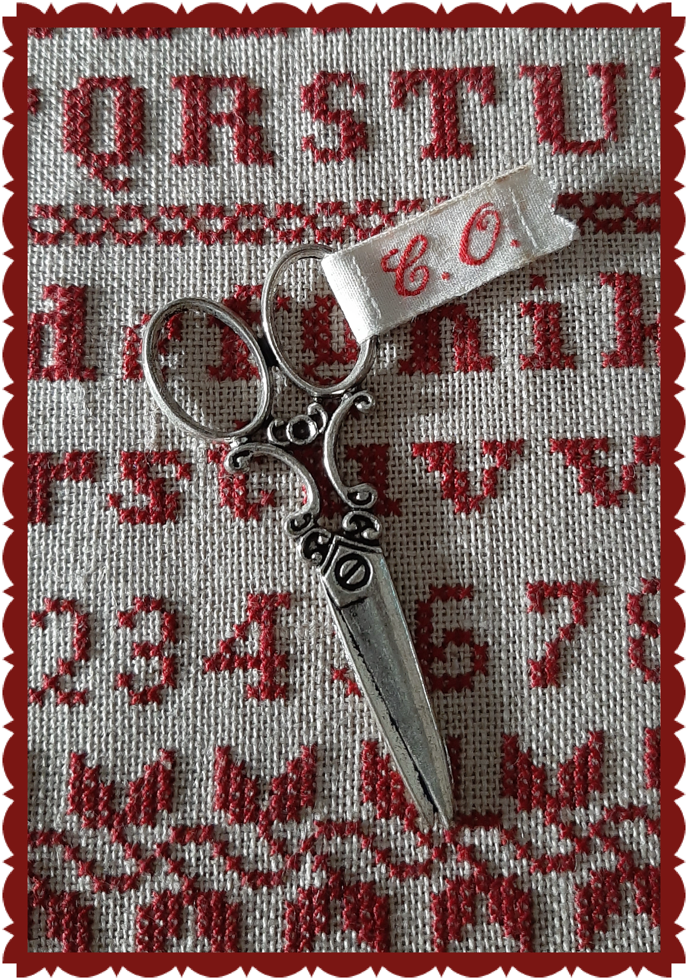Large charm scissors silver color